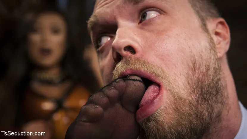 Kink TS 'Her Willing Slave' starring Venus Lux (Photo 3)